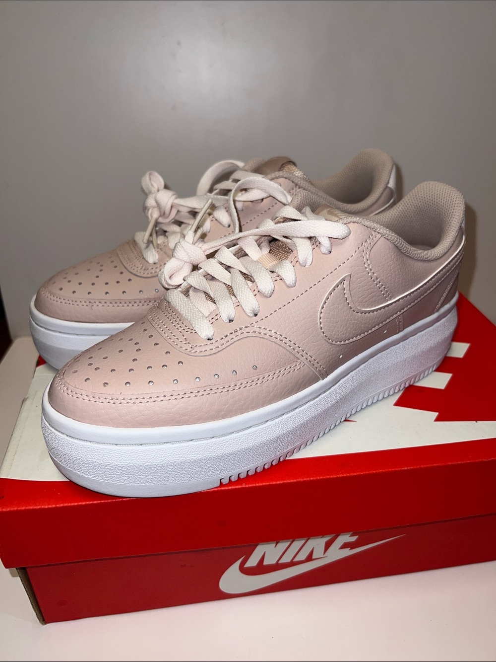 Nike Court Vision Alta Women's Sneakers Pink Oxford Leather
DM0113-600 Size 8.5
